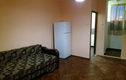 Apartament de vanzare o camera  decomandat  Tatarasi 145804